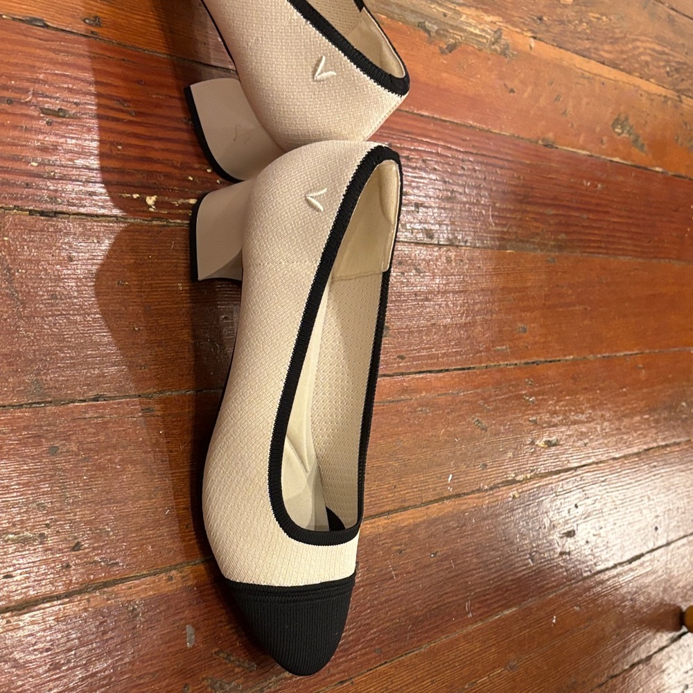 NWOT Black and Cream Vivaia ergonomic Women's Shoes - Picture 4 of 7